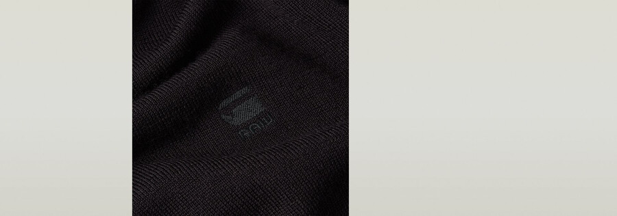 premium core knitted sweater