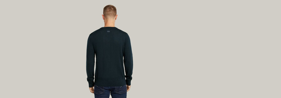 premium core knitted sweater