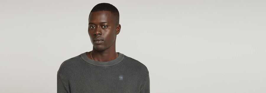 serrated knitted sweater