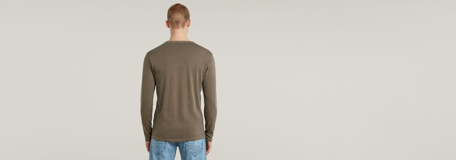 garment dyed chest logo t-shirt