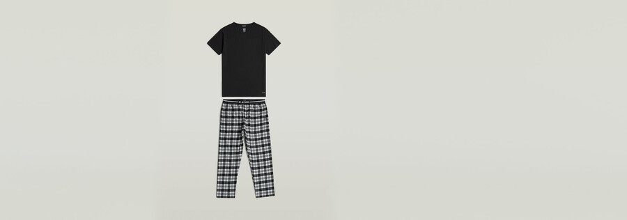 tee and pant pyjamas set