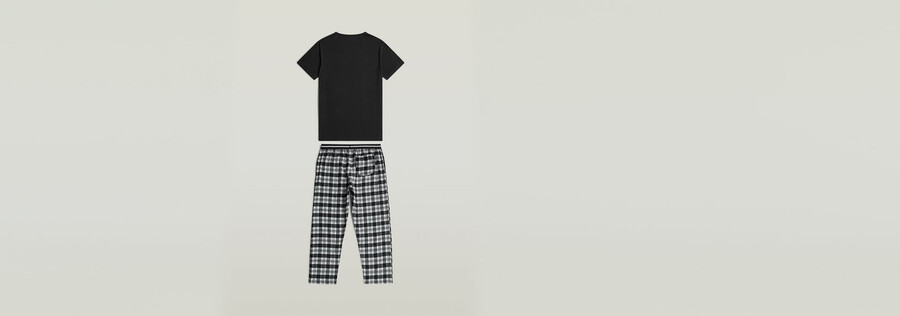 tee and pant pyjamas set