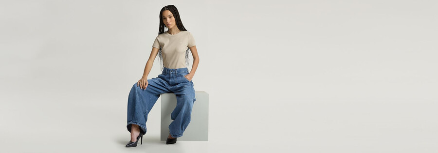 pleated loose jeans